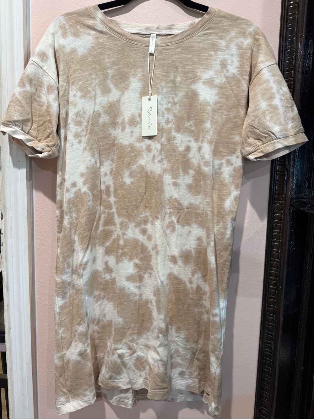 Rylee + Cru Beige and White Tie-Dye Short Sleeve Dress